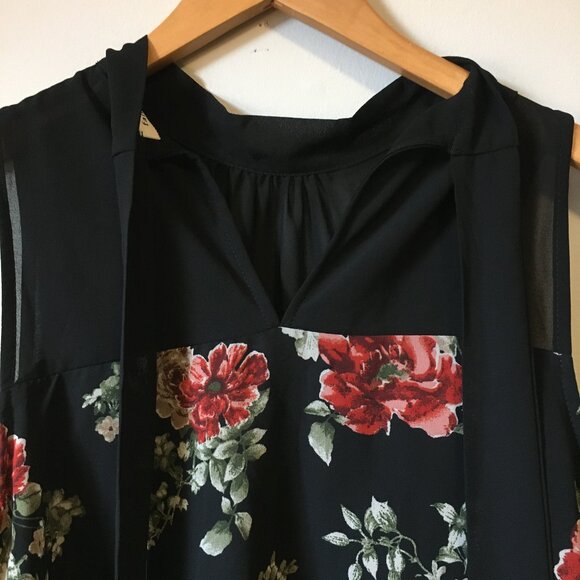 Whimsical Mockneck Tie Back Floral Sleeveless Voluminous Bilayer Blouse - Picture 9 of 16